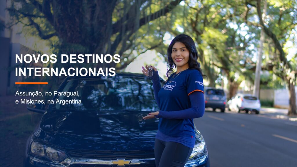 Colaboradora da IGUFOZ com chave ao lado de um carro azul; capa sobre novos destinos internacionais.